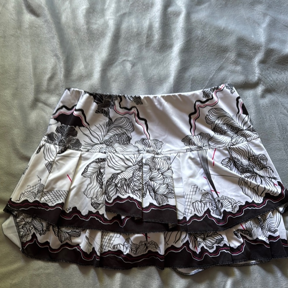 Lucky in Love Black and White Floral Mini Skort Sz S 4-6